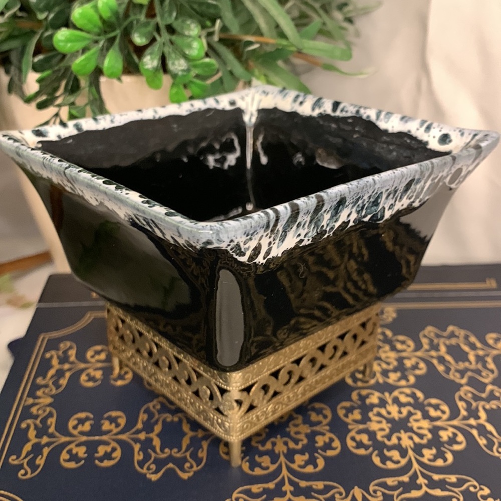 Beautiful Mid Century Modern ceramic drip glaze planter w/ gold tone metal stand
